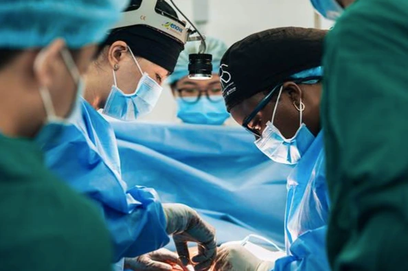 Resurge Doctors during an operation